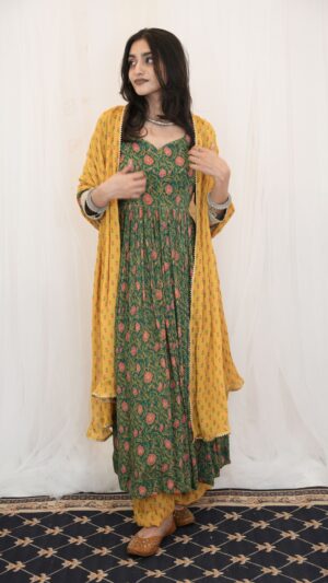 Green Petals – Effortless Elegance in Every Detail