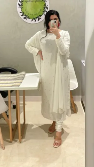 Soulful Ivory Georgette Straight-Cut